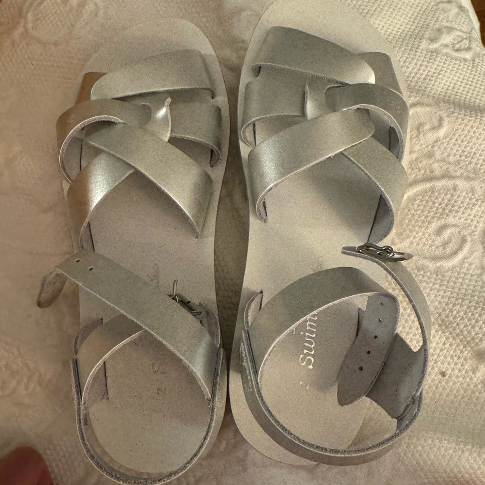 Saltwater sandals, silver size 2 girls